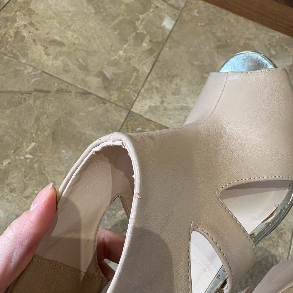 CALL IT SPRING HEELS - Picture 7 of 9